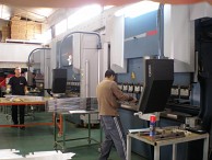 ארבל תעשיות מתכת - מכונות כיפוף CNC, פיקוד DELEM66, שליטה ב-6 צירים, מפתח גבוה במיוחד
